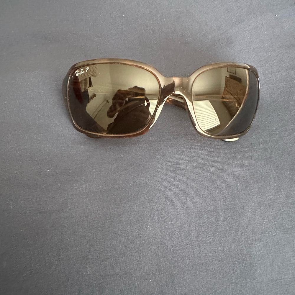 Ray-Ban Brown Sunglasses Modern Classic Design